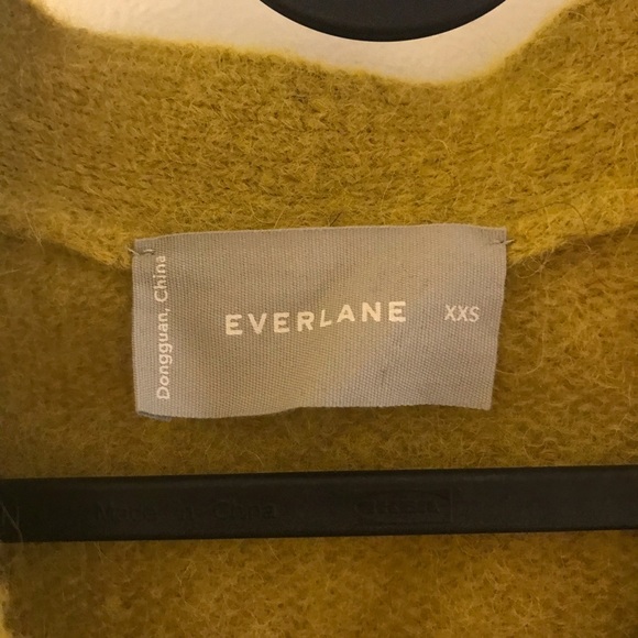 Everlane The Alpaca V Neck Cropped Cardigan - Picture 6 of 7